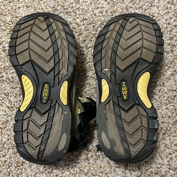 KEEN Women’s shoes, Size 8.5 - Picture 4 of 9